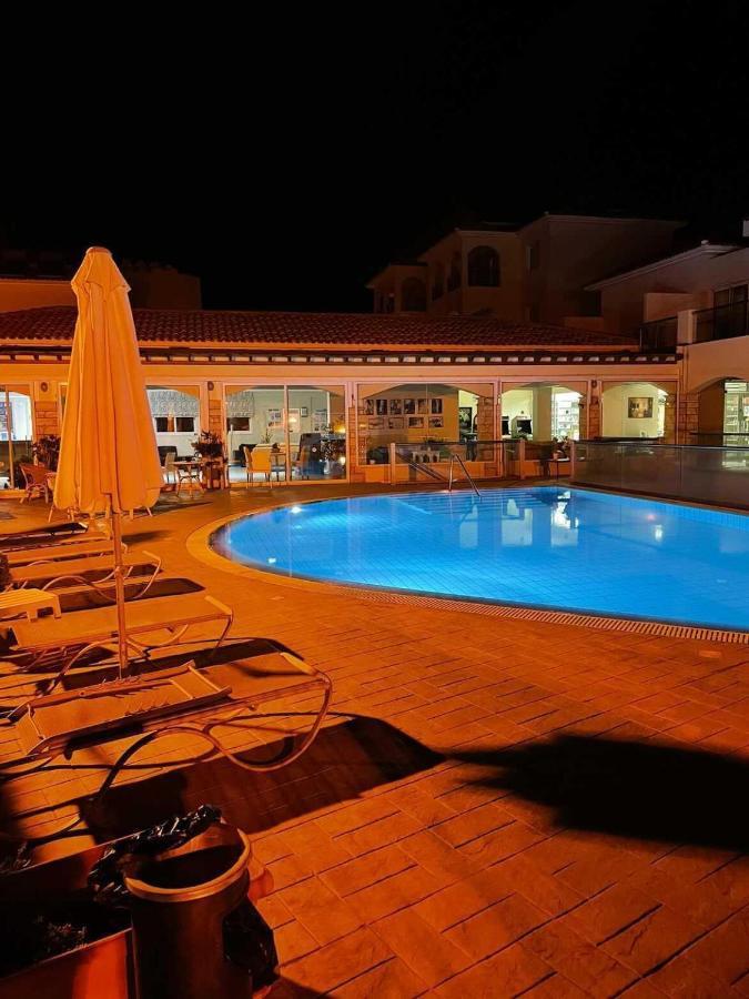 Cozy 2 Bedrooms Apartment In Complex With Swimming Pools And Beautiful View Paphos Eksteriør billede